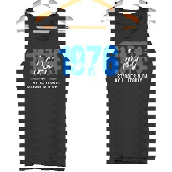 1976 誕生日 五十路祝い 50歳 大人の節目 クールでシンプルな数字デザイン タンクトップ - Kawaiitshirt