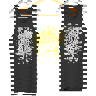 Buzzing Into 4 かわいい蜂 4歳の誕生日パーティーデザイン タンクトップ - Kawaiitshirt