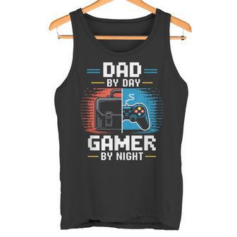 Dad By Day Gamer By Night Cool Festa Del Papà Papà Festa Del Papà Canotta - Novitaregali