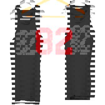 Número 82 Deportiva Roja Envejecidaintage Con Número De Lauerte Manga Larga Camiseta sin mangas - Regaloses