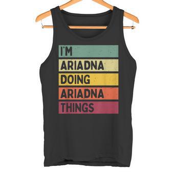 Soy Ariadna Haciendo Cosas De Ariadna Nombre Personalizado Divertido Camiseta sin mangas - Regaloses