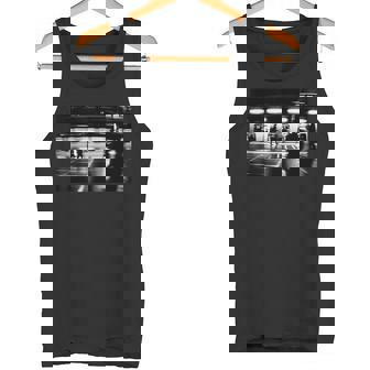 Urban Motion Monochrometreet Photography タンクトップ - Kawaiitshirt