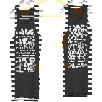 I Work Hardo My Dog Can Have A Better Life おかしな犬の飼い主 タンクトップ - Kawaiitshirt