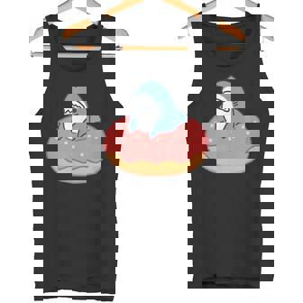 ドーナツに喰われるサメ さめ かわいい ゆるい イラスト シュール おもしろ 鮫 シャーク タンクトップ - Kawaiitshirt