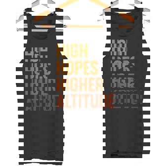 ハイ・ホープス 高地、楽しいインスピレーションロケット打ち上げ タンクトップ - Kawaiitshirt