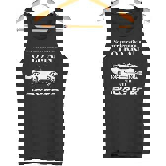 ボクスターを持った老人を決して過小評価しないでください。 タンクトップ - Kawaiitshirt