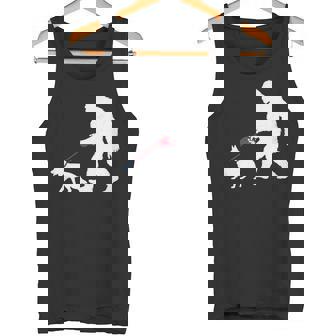 レトロ ビッグフット ウォーキング ジャーマンシェパード 犬 おもしろい サスカッチ 長袖tシャツ タンクトップ - Kawaiitshirt