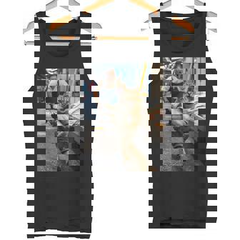 猫が魚市場を盗む冒険ファニーアートミーム タンクトップ - Kawaiitshirt