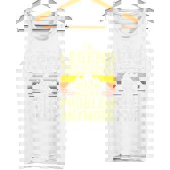 レジェンドが引退した2026年 おかしな退職祝い タンクトップ - Kawaiitshirt