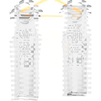 私はビール釣りが好きで、背中には3人で面白い釣りが好きです。 タンクトップ - Kawaiitshirt