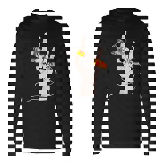 ボーカルマイクを持つロックシンガーの手 長袖Tシャツ - Kawaiitshirt