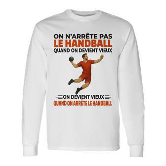 On N'arrête Pas Handball Quand On Devientieux On Devient T-shirt à manches longues - Cadeauxyz