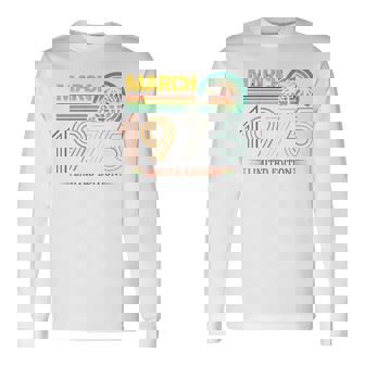 On Back- 1975年3月の誕生日 限定版 ヴィンテージ 51歳 長袖Tシャツ - Kawaiitshirt