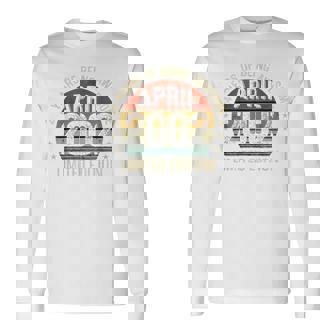 On Back 2002年4月の誕生日 限定版 ヴィンテージ 24Th 長袖Tシャツ - Kawaiitshirt