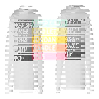 落ち着いて、ジョーダンにこの面白いレトロな引用を任せてください 長袖Tシャツ - Kawaiitshirt