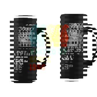 Amped Upince 1956 レトロ 誕生日 ギター 音楽 誕生年 コーヒーマグ - Kawaiitshirt