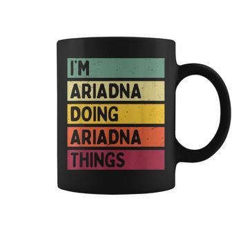 Soy Ariadna Haciendo Cosas De Ariadna Nombre Personalizado Divertido Taza de café - Regaloses