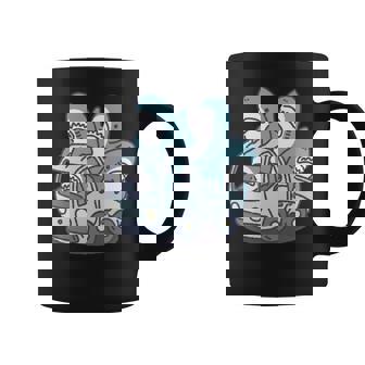 サメがたくさんトラックに 長袖tシャツ コーヒーマグ - Kawaiitshirt