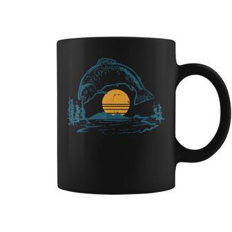 バスフィッシュ サンセットムーン ヴィンテージ 釣り フィッシャーマン アングラー ギフト コーヒーマグ - Kawaiitshirt