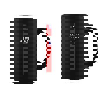 大文字で「Taiwan」の文字が入った縦型台湾国旗 コーヒーマグ - Kawaiitshirt