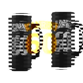 還暦 六十歳 60才 祝 Kanreki（ユニフォーム風）【フェイク 金プレート風 文字】誕生日 面白 コーヒーマグ - Kawaiitshirt