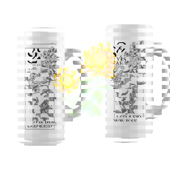 82 Years Loved And Blessed 花柄 フラワースタンプ 82歳の誕生日 コーヒーマグ - Kawaiitshirt