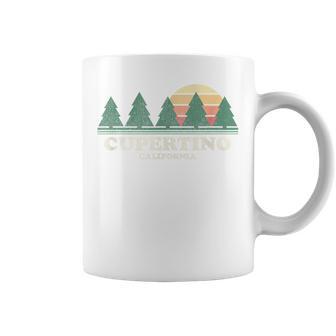 Cupertino Ca ヴィンテージ スローバック レトロ 70年代デザイン コーヒーマグ - Kawaiitshirt