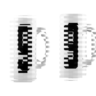 番号9 ナインスポーツジャージ 誕生日年齢 ラッキーナンバーブラック コーヒーマグ - Kawaiitshirt