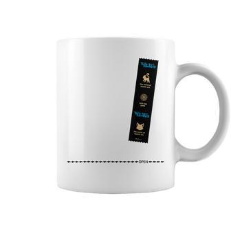 黒猫のウィズ 段ボールとウィズ C コーヒーマグ - Kawaiitshirt