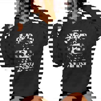 Cheers To 61歳 若い 61歳 61歳 誕生日 男性 女性 レディースパーカー - Kawaiitshirt