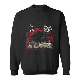 Gato Negro Durmiendo En Brujas Grimorio Con Rosas Espinas Camisa de entrenamiento - Regaloses