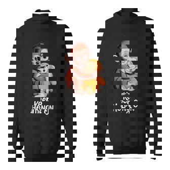 Punch Keep Holding On Cute Baby Monkey グラフィック スウェットシャツ - Kawaiitshirt