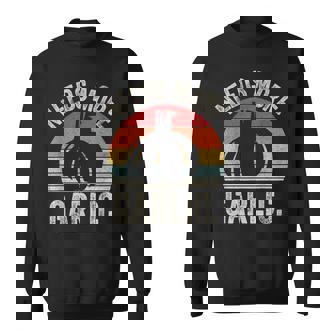 Vintage Retro Needs More ガーリック ガーリック ニンニク科医 クックシェフ スウェットシャツ - Kawaiitshirt