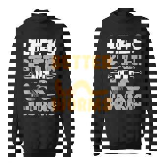 ミミズがいると人生はより良くなる ミミズの養殖 ミミズ ファーマー スウェットシャツ - Kawaiitshirt