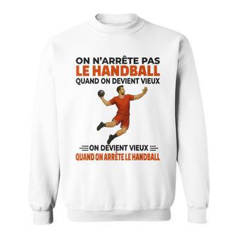 On N'arrête Pas Handball Quand On Devientieux On Devient Sweater e - Cadeauxyz