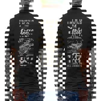 69歳の誕生日 1957年生まれのクラシックカー メンズTシャツ バックプリント - Kawaiitshirt