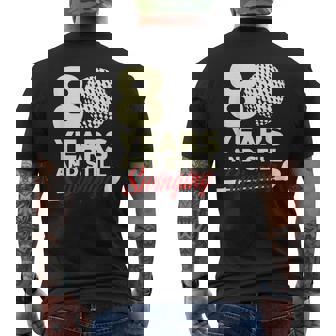 80 Years Andtillwinging メンズTシャツ バックプリント - Kawaiitshirt