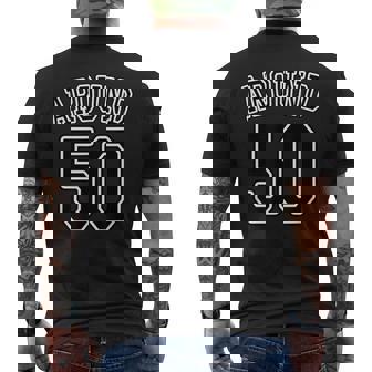 Around 50 アラフィフ（五十歳 50才）【ユニフォーム風】誕生日 50代 面白 メンズTシャツ バックプリント - Kawaiitshirt