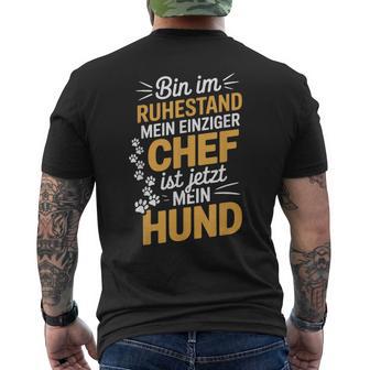 Bin Im Ruhestand Mein Einziger Chef Ist Jetzt Mein Hund T-Shirt mit Rückendruck - Geschenkecke