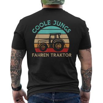 Coole Jungs Fahren Traktor Trecker Kinder T-Shirt mit Rückendruck - Seseable