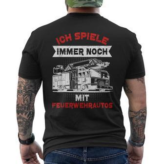 Feuerwehrmann Ichpiele Immer Noch Mit Feuerwehrautos T-Shirt mit Rückendruck - Seseable
