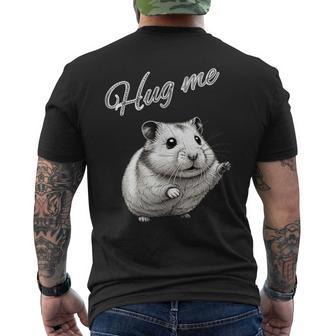 Hug Me ジャンガリアンハムスター アートデザイン 可愛い おしゃれ 動物 齧歯類 メンズTシャツ バックプリント - Kawaiitshirt