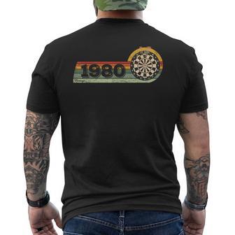 Joueur De Fléchettes Anniversaire Né En 1980 Jeux Fléchettes T-shirt imprimé au dos - Cadeauxyz