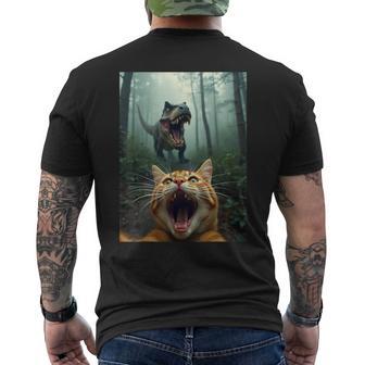 Katzen-Selfie Mit T-Rex-Dinosaurier T-Shirt mit Rückendruck - Geschenkecke