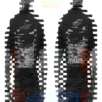 Lone Cowboy Watching Ufo 空飛ぶ円盤 キャニオン メンズTシャツ バックプリント - Kawaiitshirt