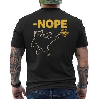No Kings In America レトロ エッジの効いた抗議 メンズTシャツ バックプリント - Kawaiitshirt