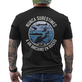 Nuncaubestimes A Un Anciano En Buceo Buceador Camiseta Hombre Estampado Espalda - Regaloses