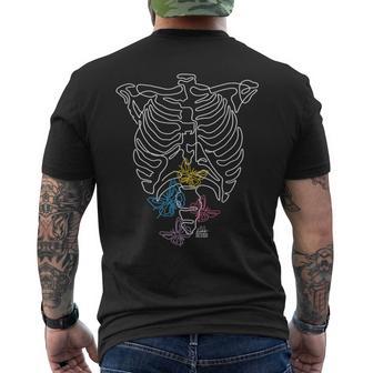 Squelette De Papillons Dans Monentre T-shirt imprimé au dos - Cadeauxyz