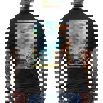 Ufo付き猫セルフィー メンズTシャツ バックプリント - Kawaiitshirt