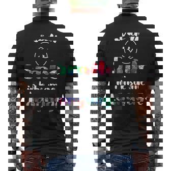 We Allmile In Theame Language かわいい 平等 スマイル メンズTシャツ バックプリント - Kawaiitshirt